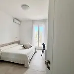 Blu Vacanze Oda ve Kahvaltı 4*
