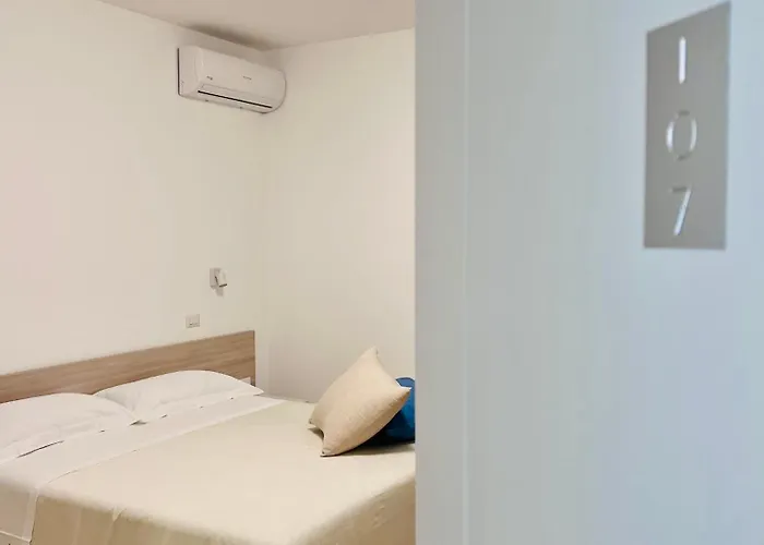 Blu Vacanze לינה וארוחת בוקר טורה לפילו